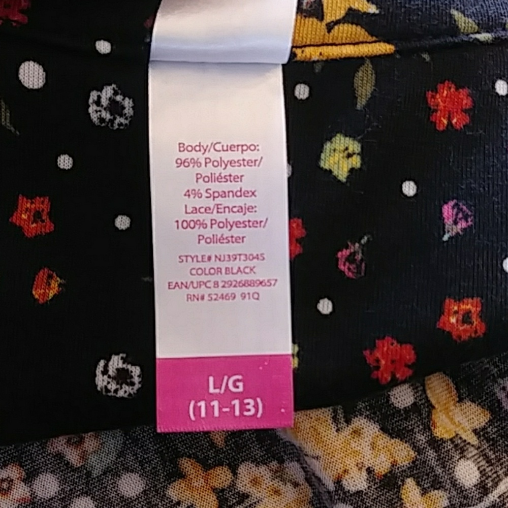 Junior's Short Sleeve Belted Floral Dress. Lace on shoulders. - Picture 7 of 7